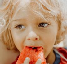 Почему ребенок мало ест:  как исправить ситуацию