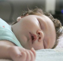 Малыши могут засыпать самостоятельно – 4 удивительных научных факта