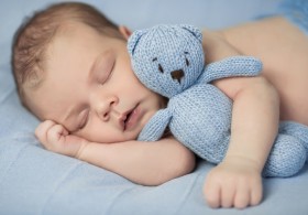 Видео-гид по сну и развитию новорожденных